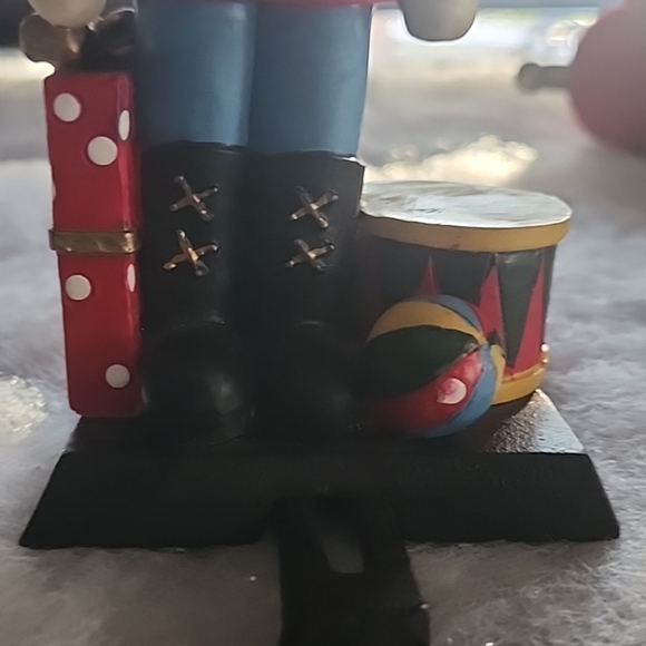 6" Vintage Cast Iron Nutcracker With Present Stocking Holder & 3 1/2 " Mug - Picture 6 of 14